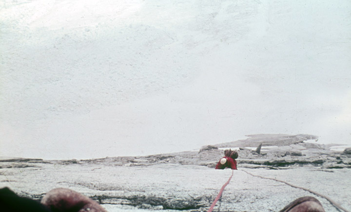La cordada escalando en Pategonia. Foto: Colección de Eduardo Vivaldi, 1967