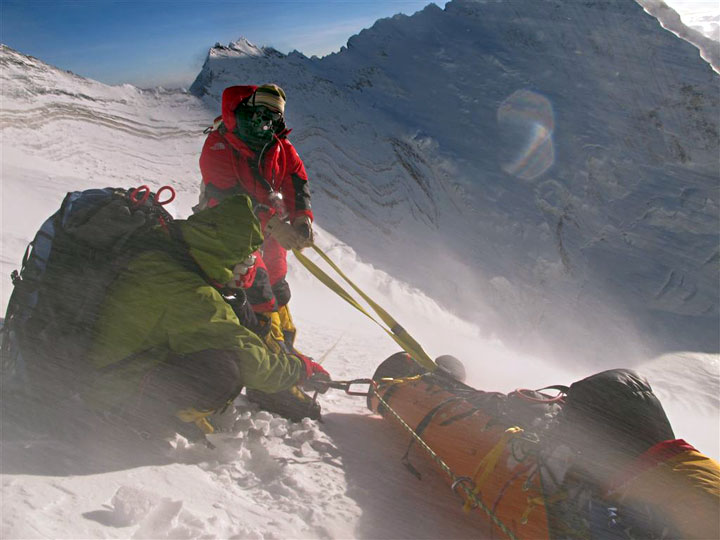 Matías Erroz y Damián Benegas rescatando al español en el Everest