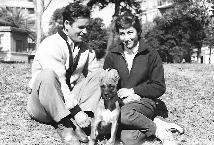 Jacqueline y Gerardo Watzl 1956. La campera que el esta utilizando es la que usaron los integrantes en la 1º Expedicion Argentina al Himalaya