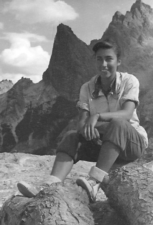 Jacqueline Watzl en Bariloche, escalando en el Cerro Lopez, Río Negro, verano de 1953