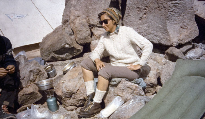 Jacqueline Watzl en uno de los campamentos de la Expedición arqueológica austríaca-argentina al Llullaillaco, Salta, 1961