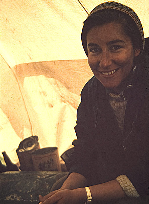 Jacqueline Watzl en uno de los campamentos de la Expedición Arqueológica austríaca-argentina al Llullaillaco, Salta, 1961