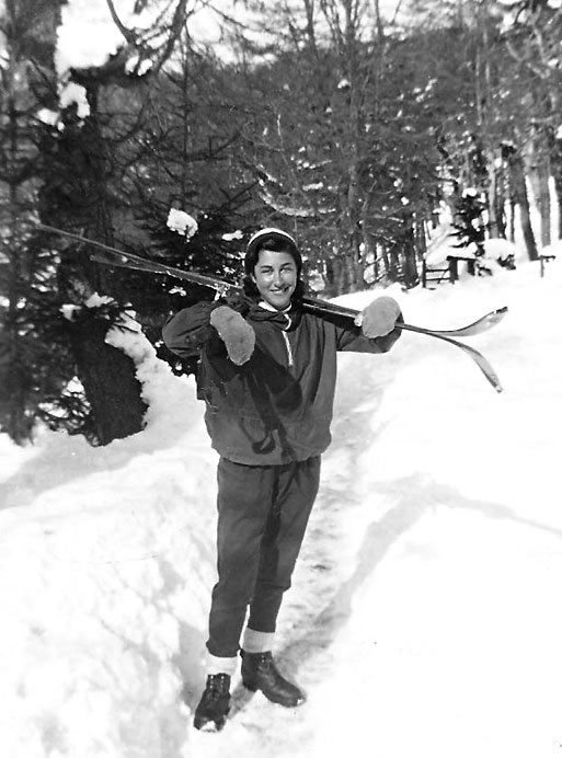 Jacqueline Watzl en la escuela de Otto Meiling, Bariloche, Río Negro, invierno de 1953