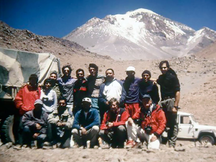 Equipo de investigación de la expedición al volcán Llullaillaco en 1999, Salta. Foto: Christian Vitry